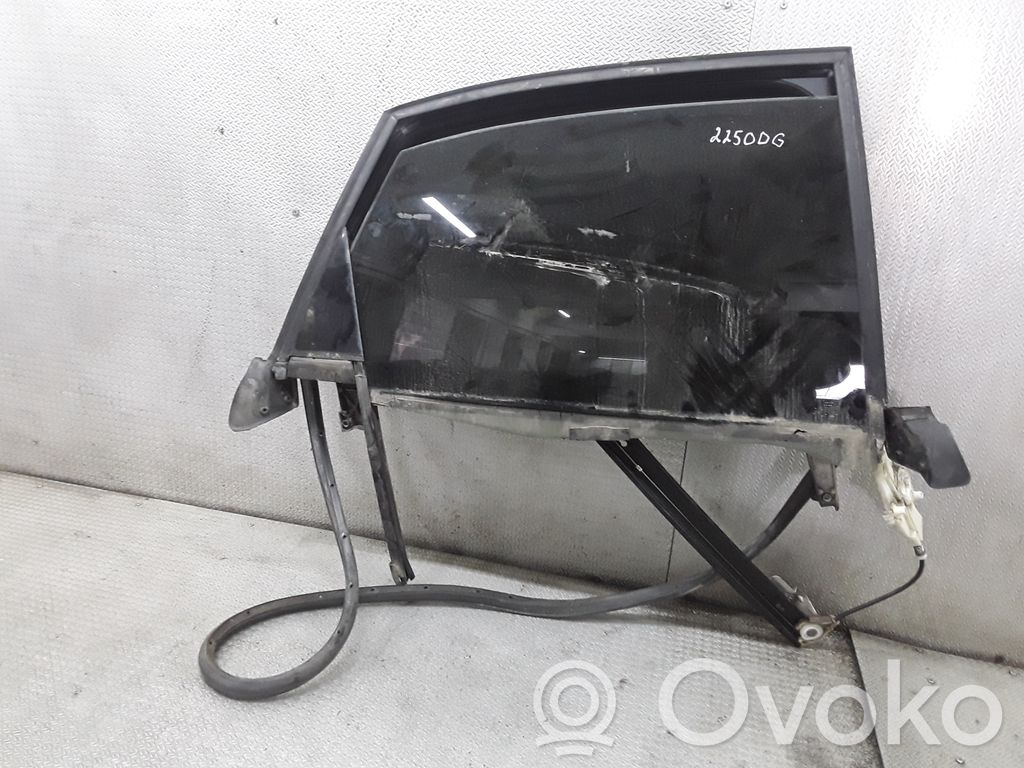 Mecanismo para subir la puerta trasera sin motor   8E0839462