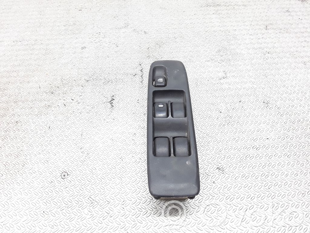 Mitsubishi Pajero Elektrisko logu slēdzis 
