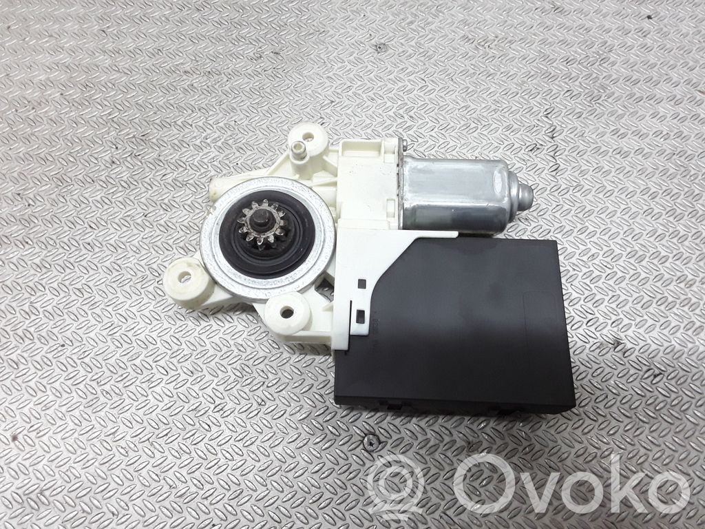 Volvo V50 Motor del regulador de la ventanilla de la puerta delantera 
