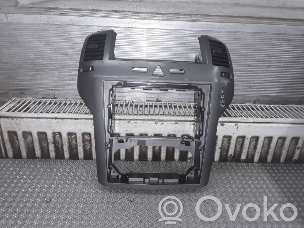 Verkleidung Radio / Navigation   13162556