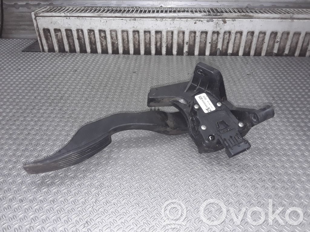 Pedal del acelerador   6PV00811002