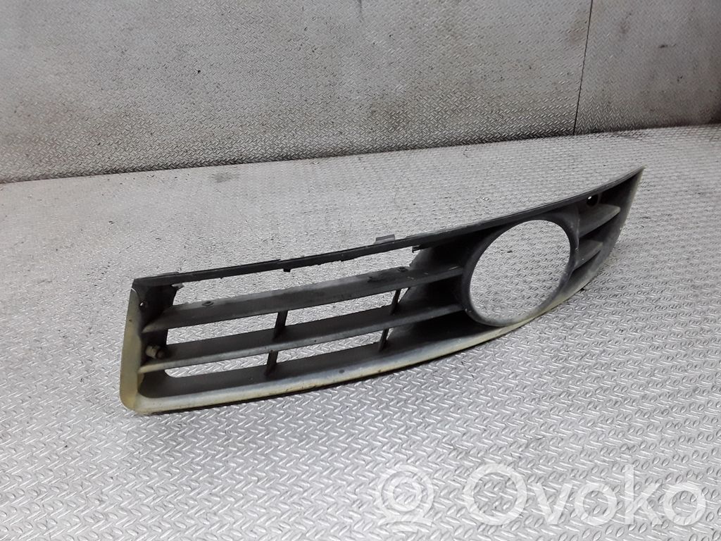 Grilă inferioară bară față   3C0853665A
