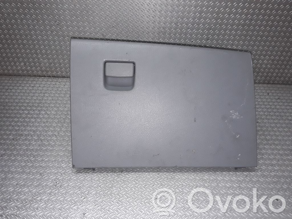 Mazda 2 Daiktadėžė 