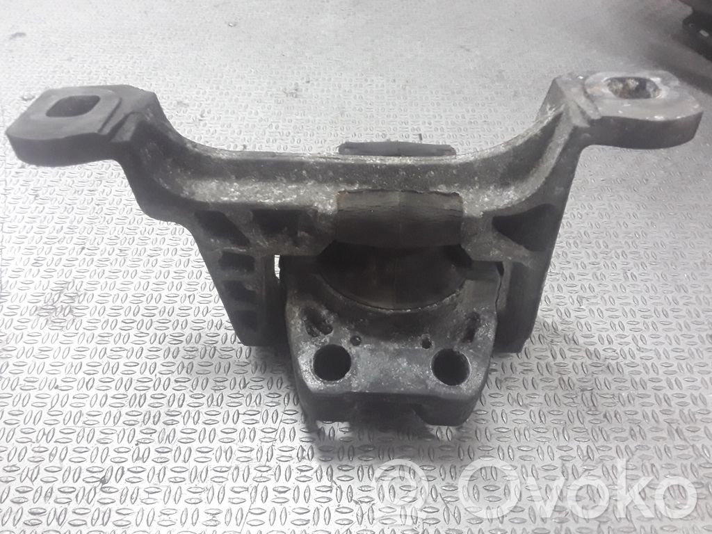 Ford Focus C-MAX Engine mount bracket 