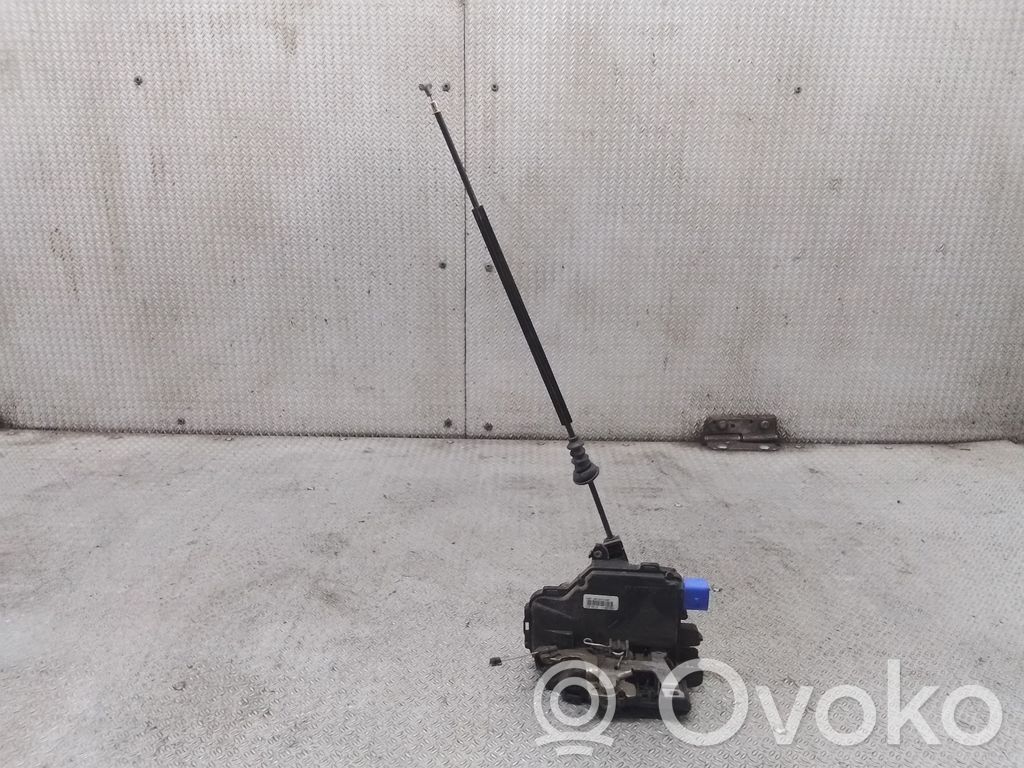 Volkswagen Polo Priekšpusē slēdzene 