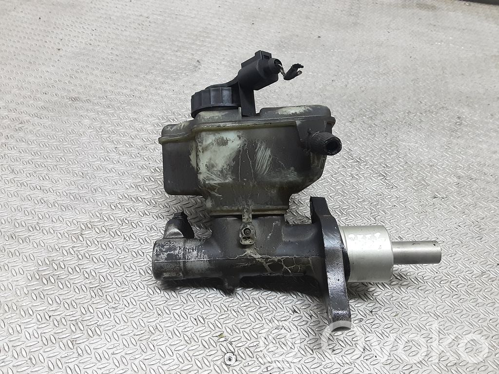 Pääjarrusylinteri   1K16M301C