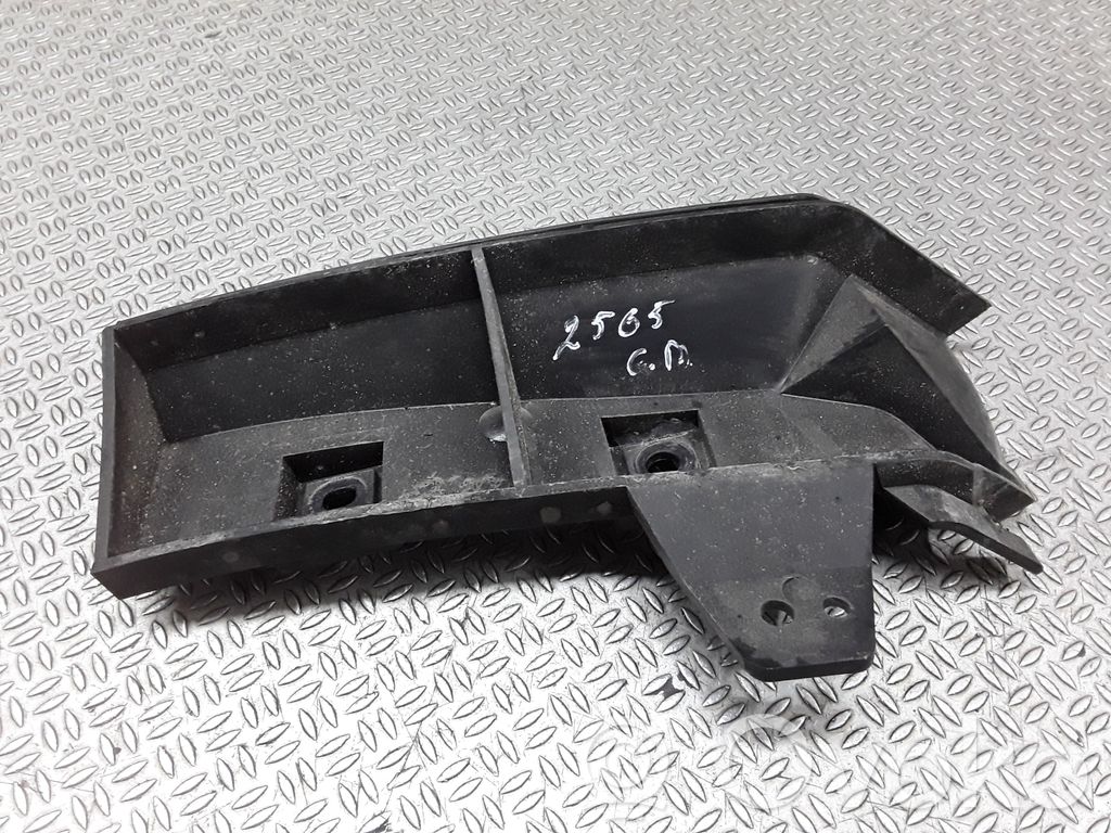 Rear bumper mounting bracket   30764180