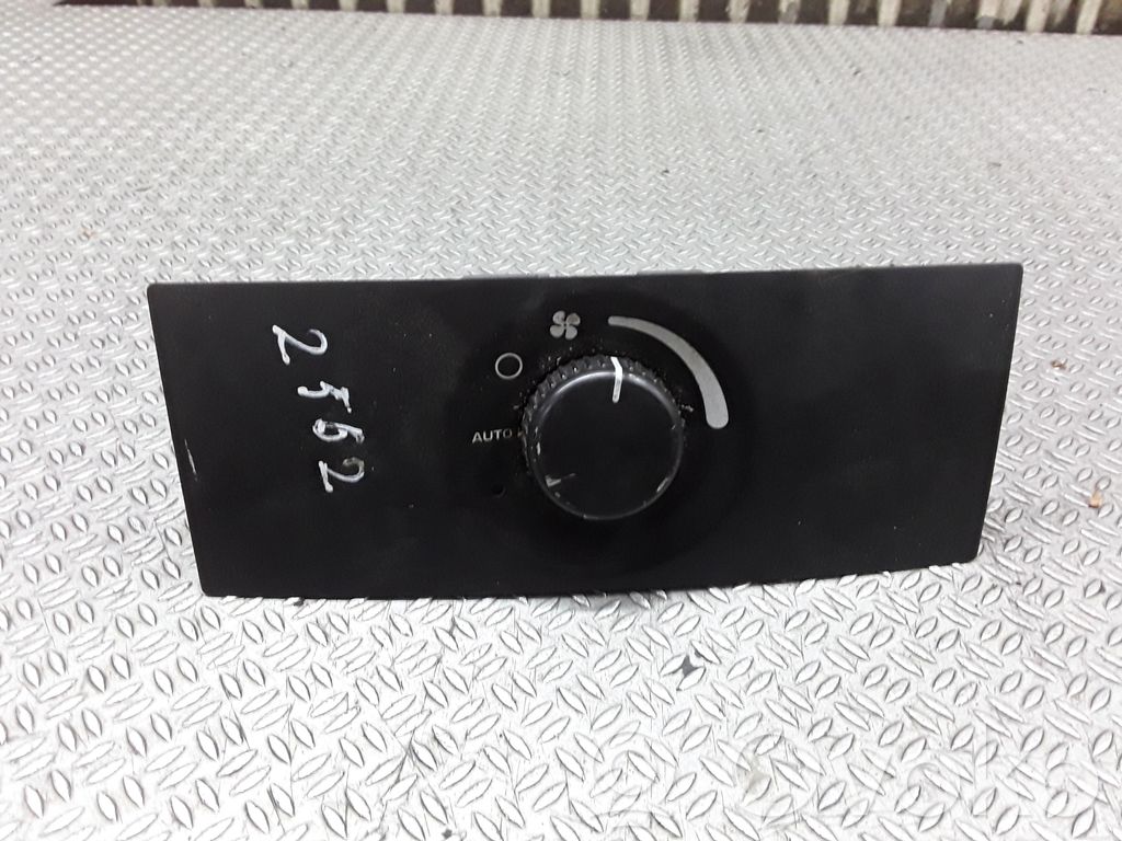 Chrysler Pacifica Climate control unit 