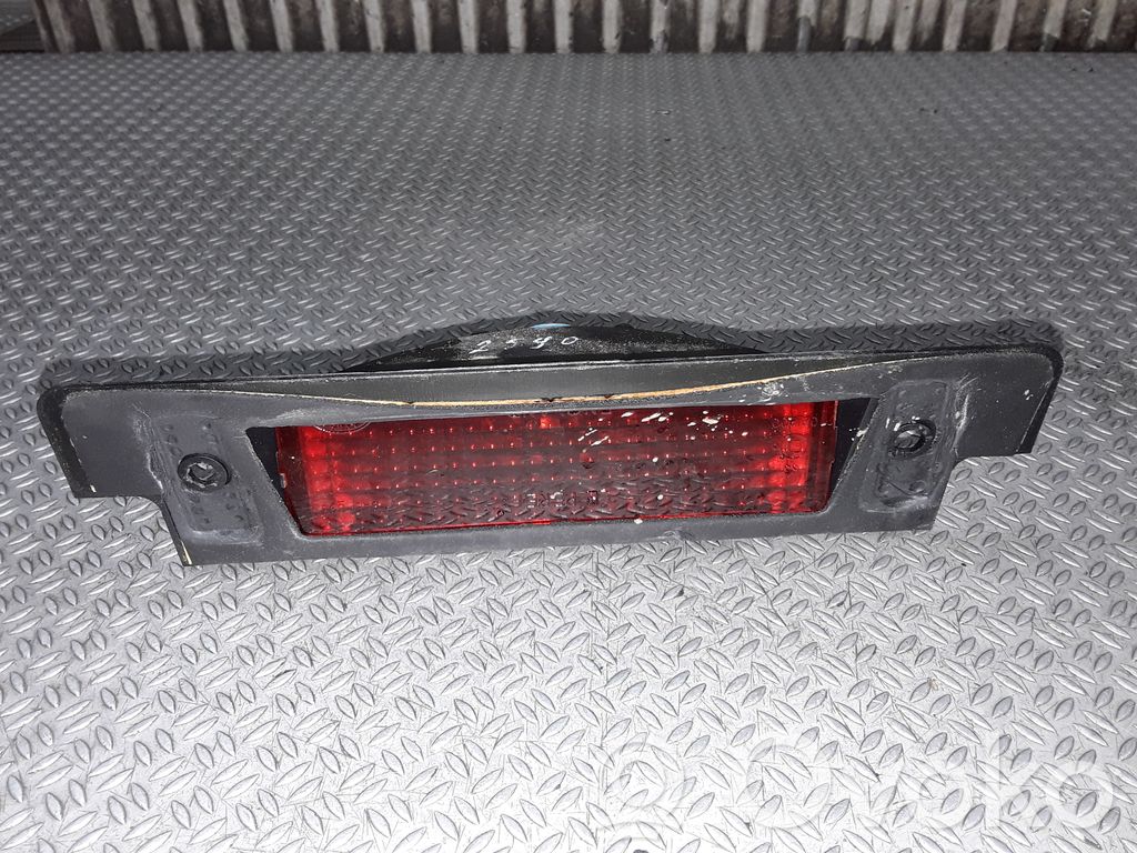 Third/center stoplight
