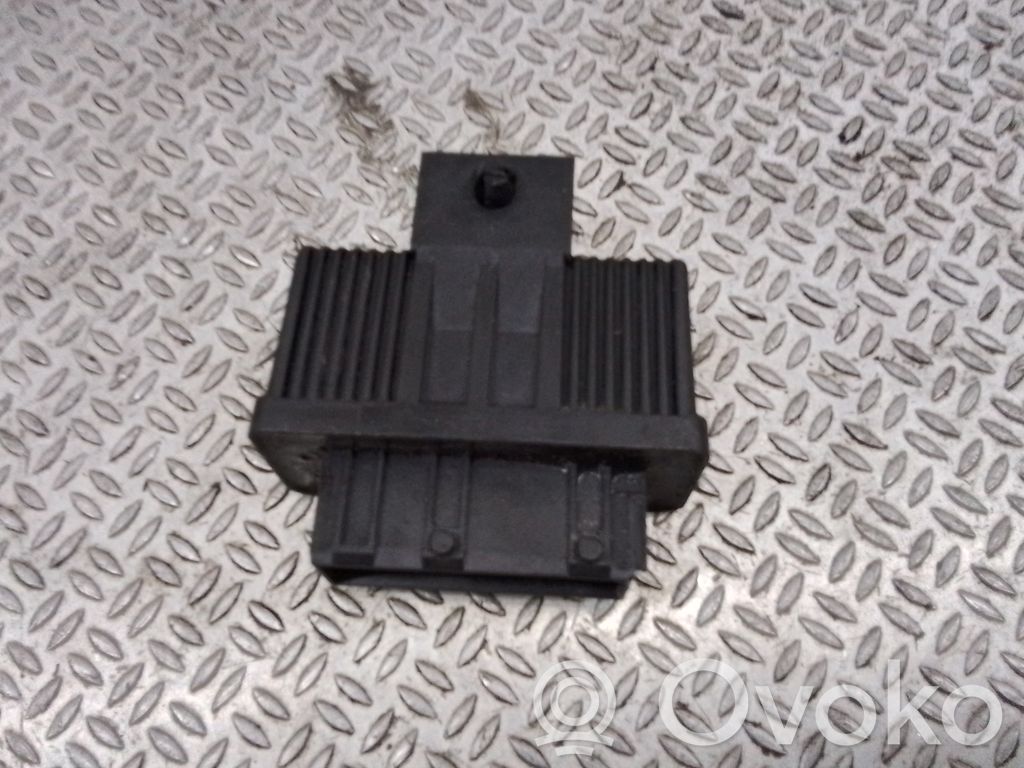Relais Kraftstoffpumpe   240107