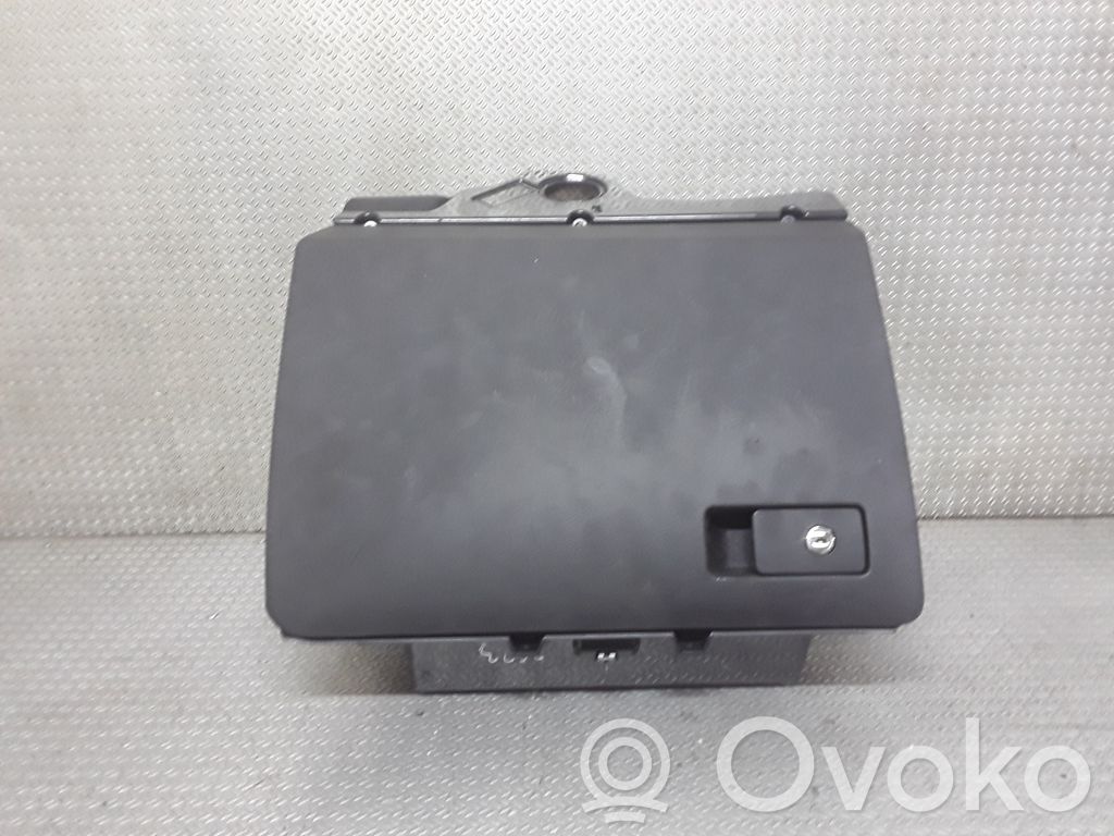 Volkswagen PASSAT B7 Juego guantera 