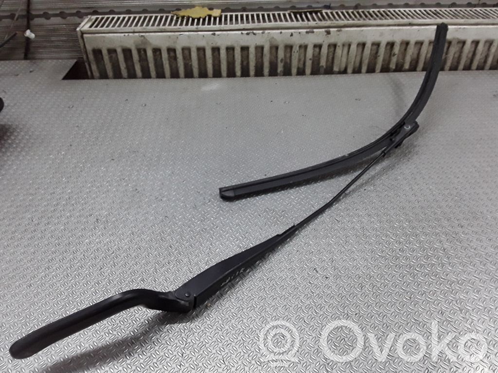 Ford C-MAX I Windshield/front glass wiper blade 