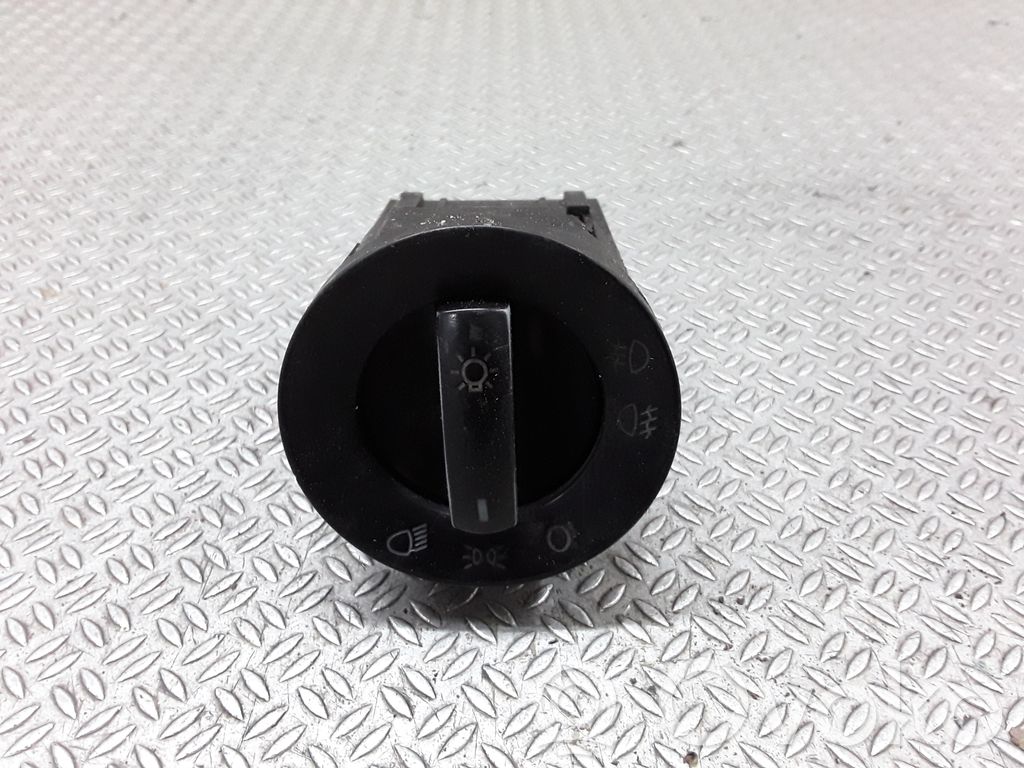 Volkswagen Polo Light switch 