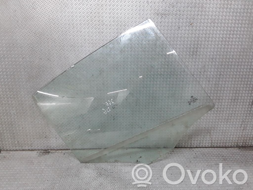 Rear door window glass