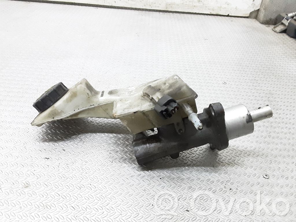 Mazda 3 I Master brake cylinder 