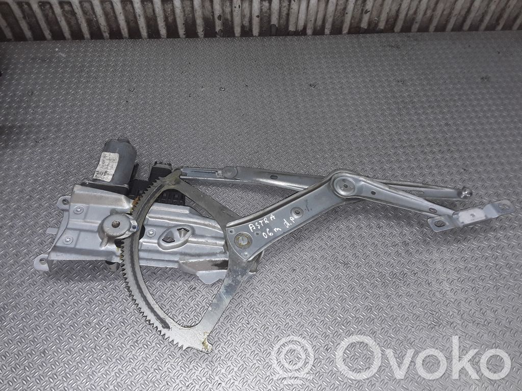 Opel Astra H Elektryczny podnośnik szyby drzwi przednich 