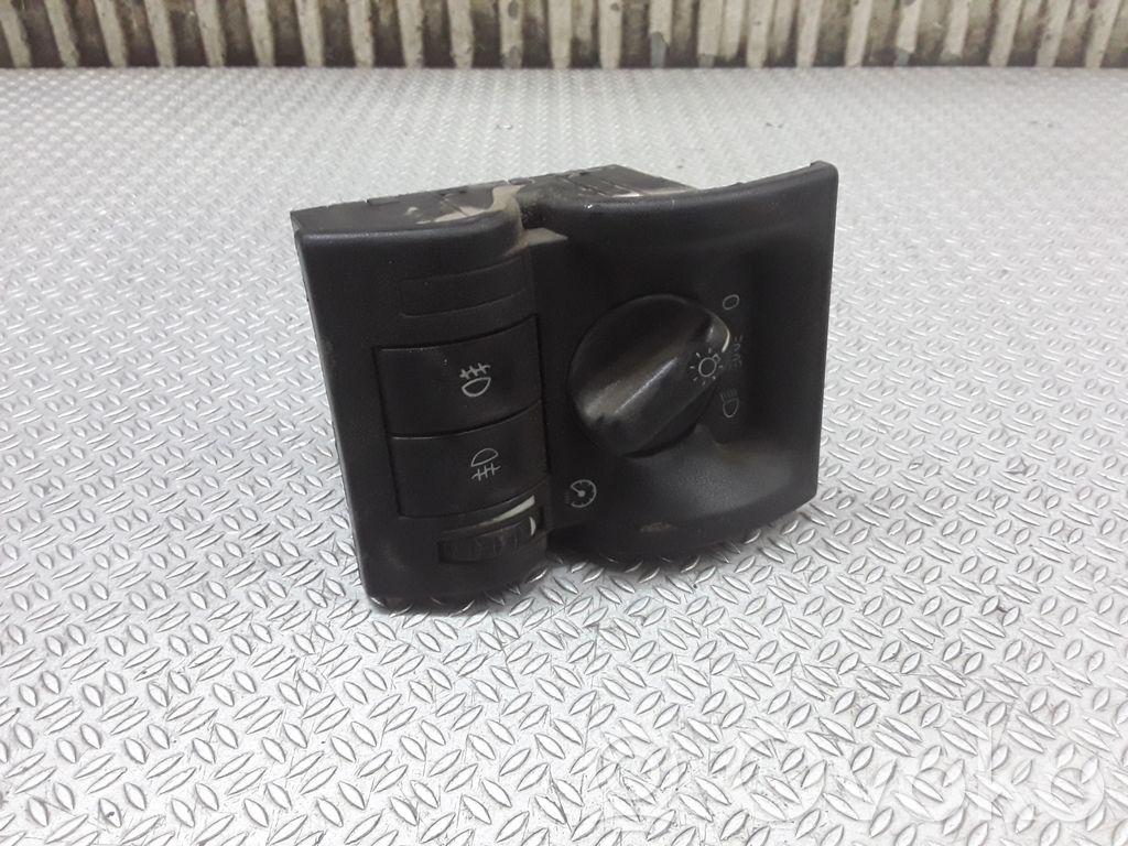 Light switch   09138337