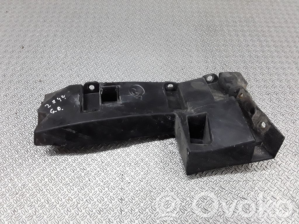 Seat Leon (1P) Puskurin kannattimen kulmakannake 