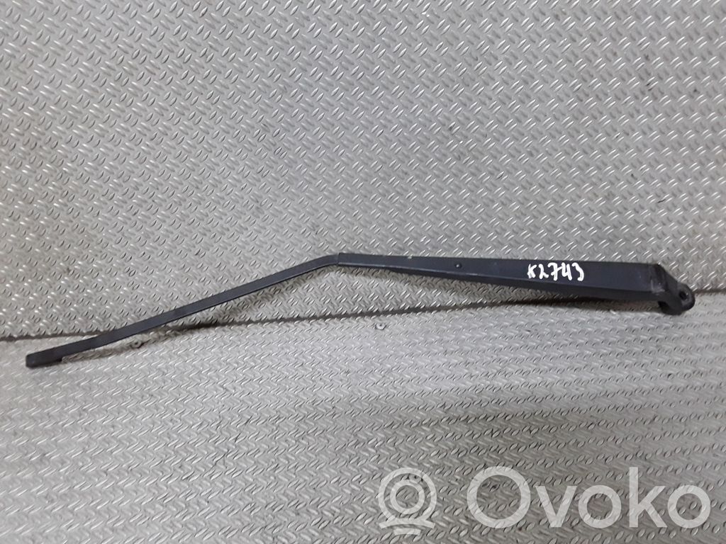 Front wiper blade arm