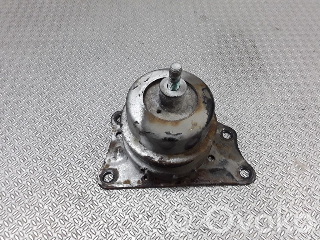 Volkswagen Polo IV 9N3 Engine mount bracket 