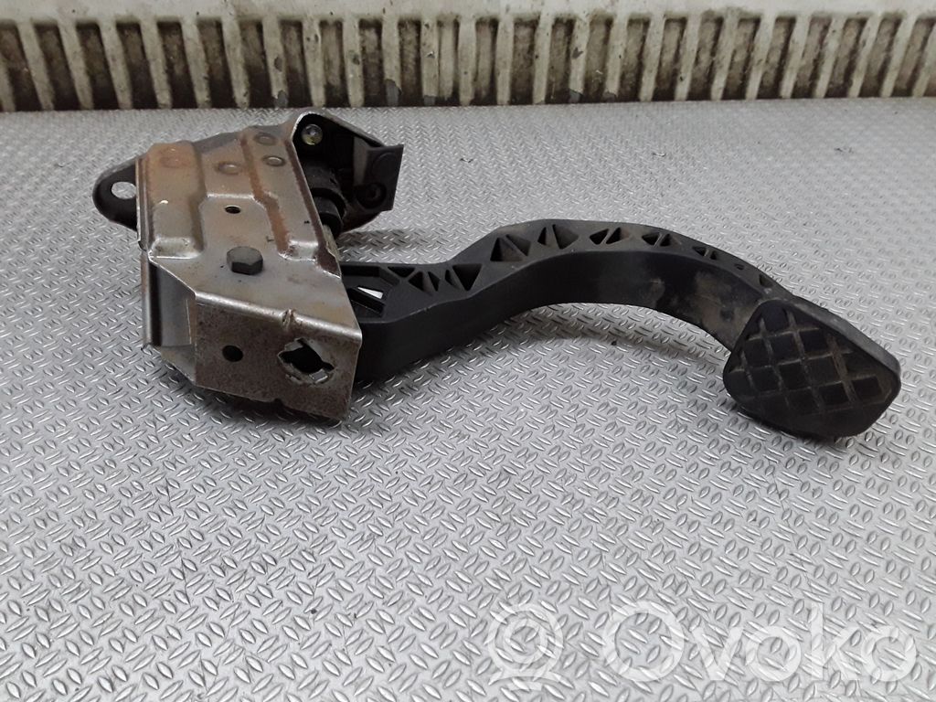 Pedal de embrague   6Q1721059F