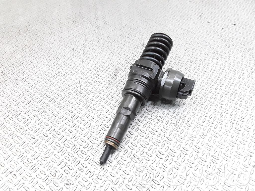 Inyector de combustible   038130073AG
