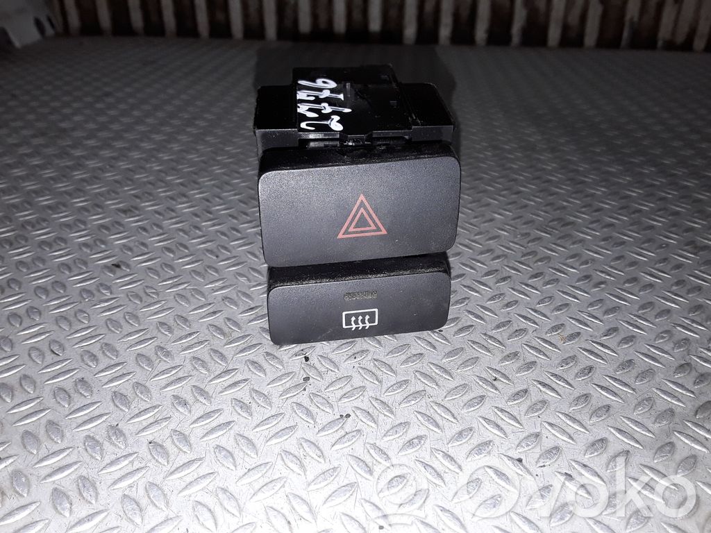 Toyota Corolla Verso E121 Hazard light switch 