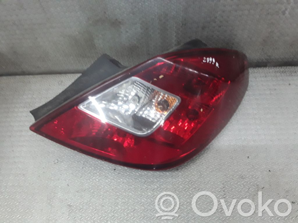 Opel Corsa D Aizmugurējais lukturis virsbūvē 