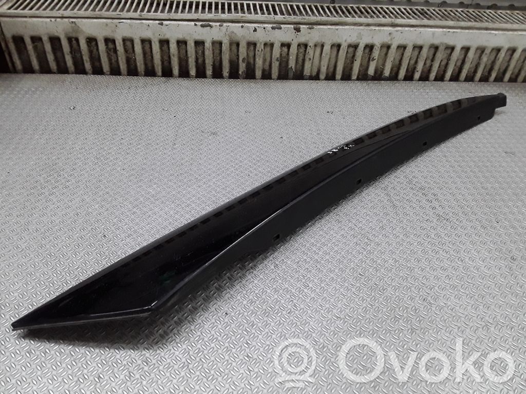 Windshield trim   5J6853263