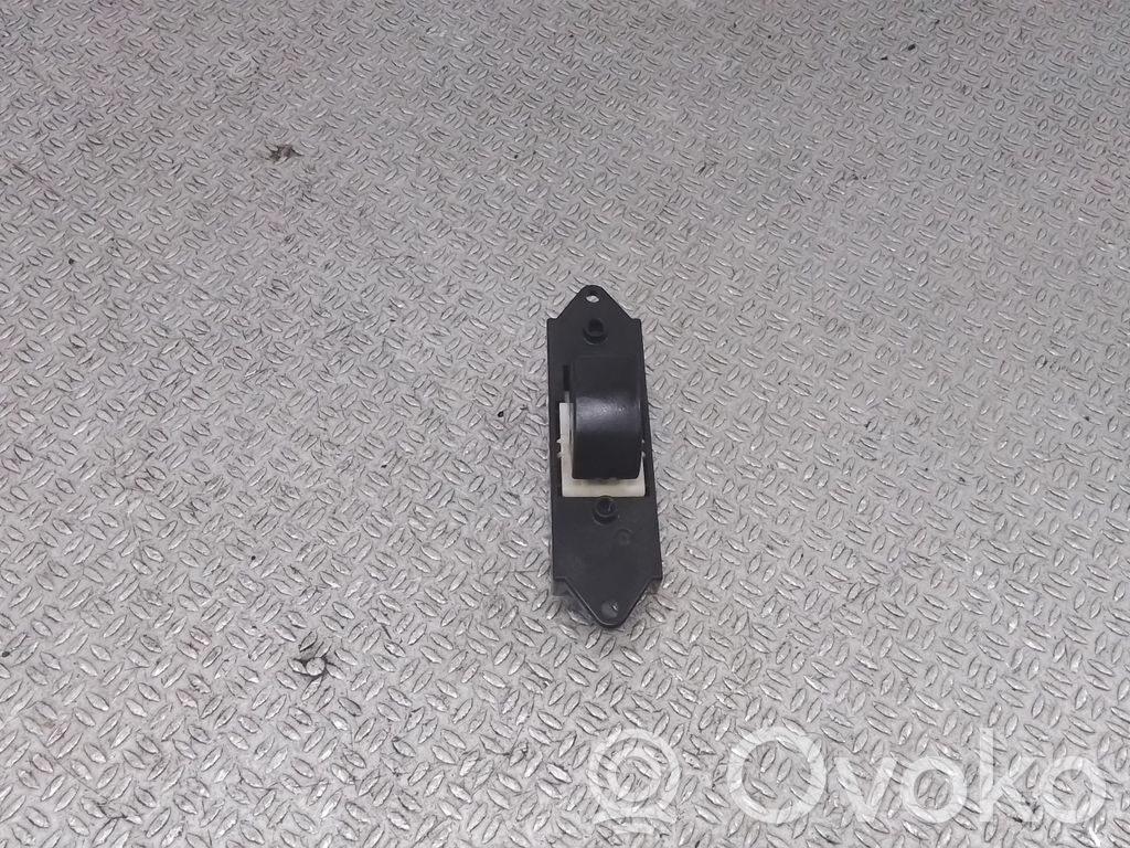 Electric window control switch   MR587944