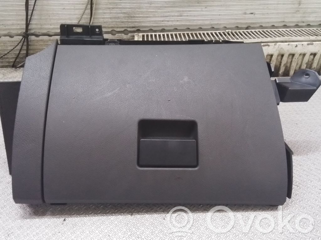 Ford C-MAX I Daiktadėžės (bordačioko) komplektas 