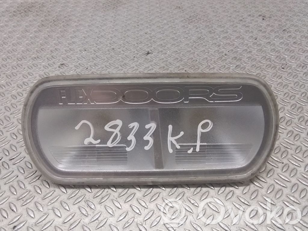 Luz interna puerta trasera   13306020