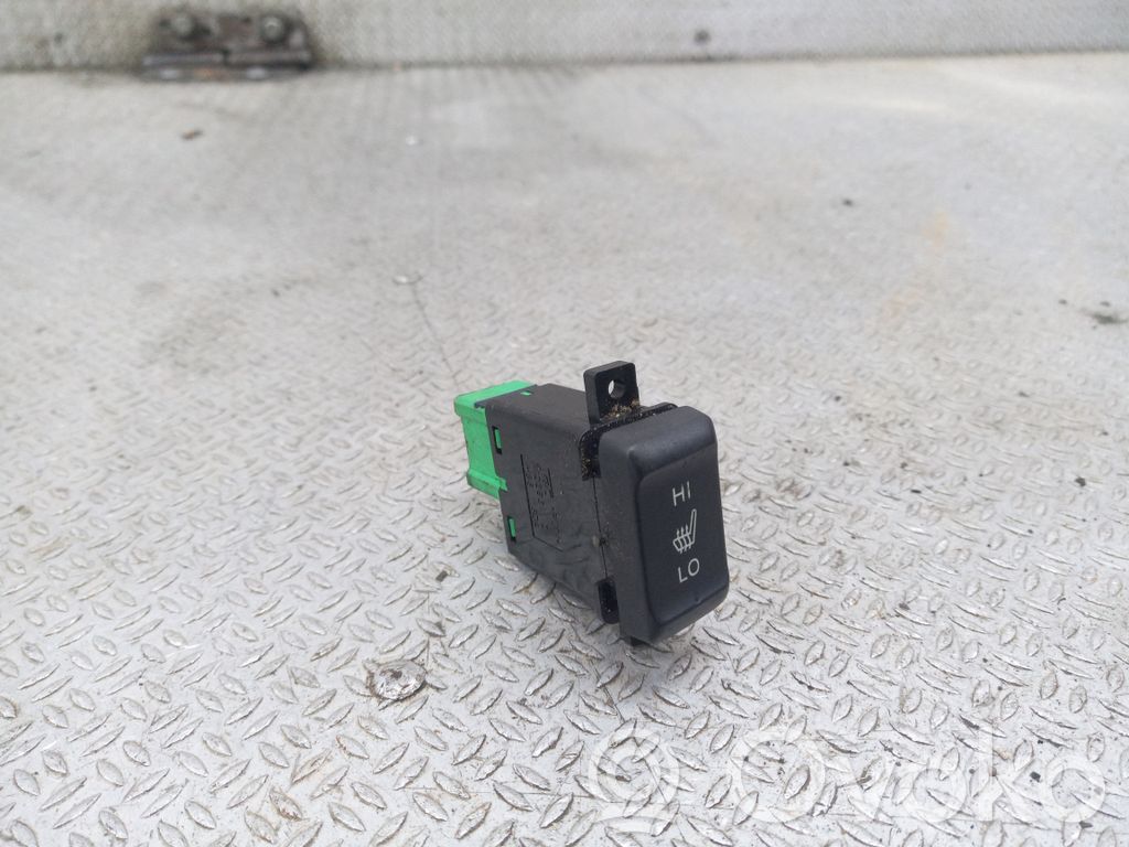 Seat heating switch   M22831