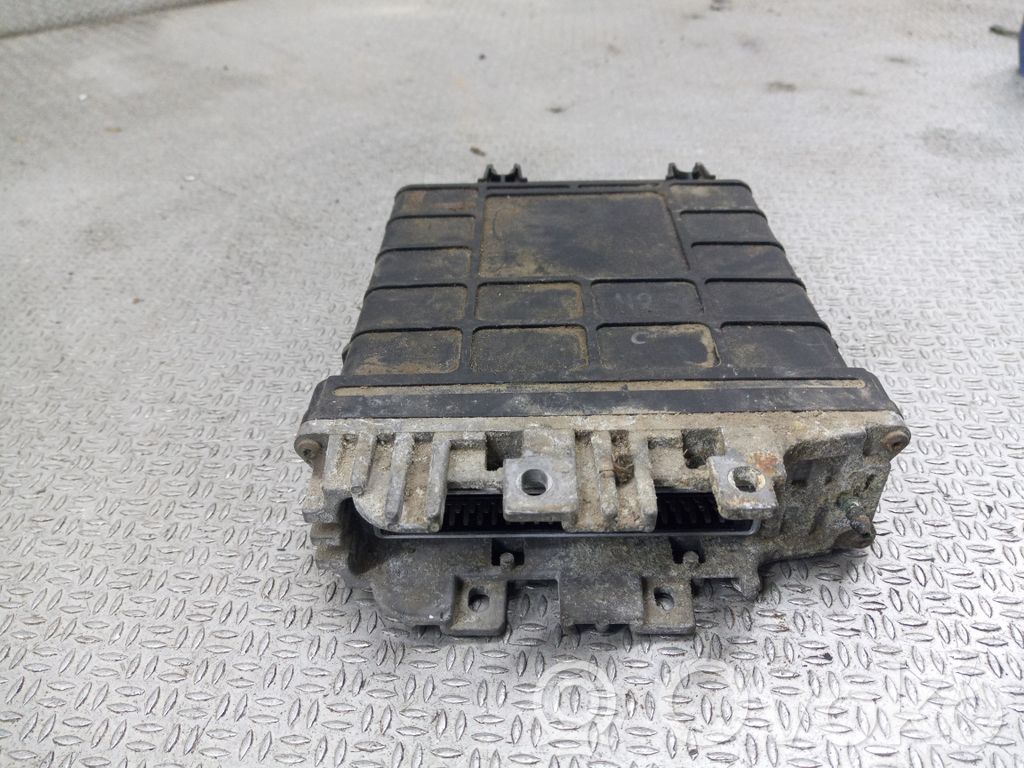 Volkswagen Golf III Engine control unit/module 
