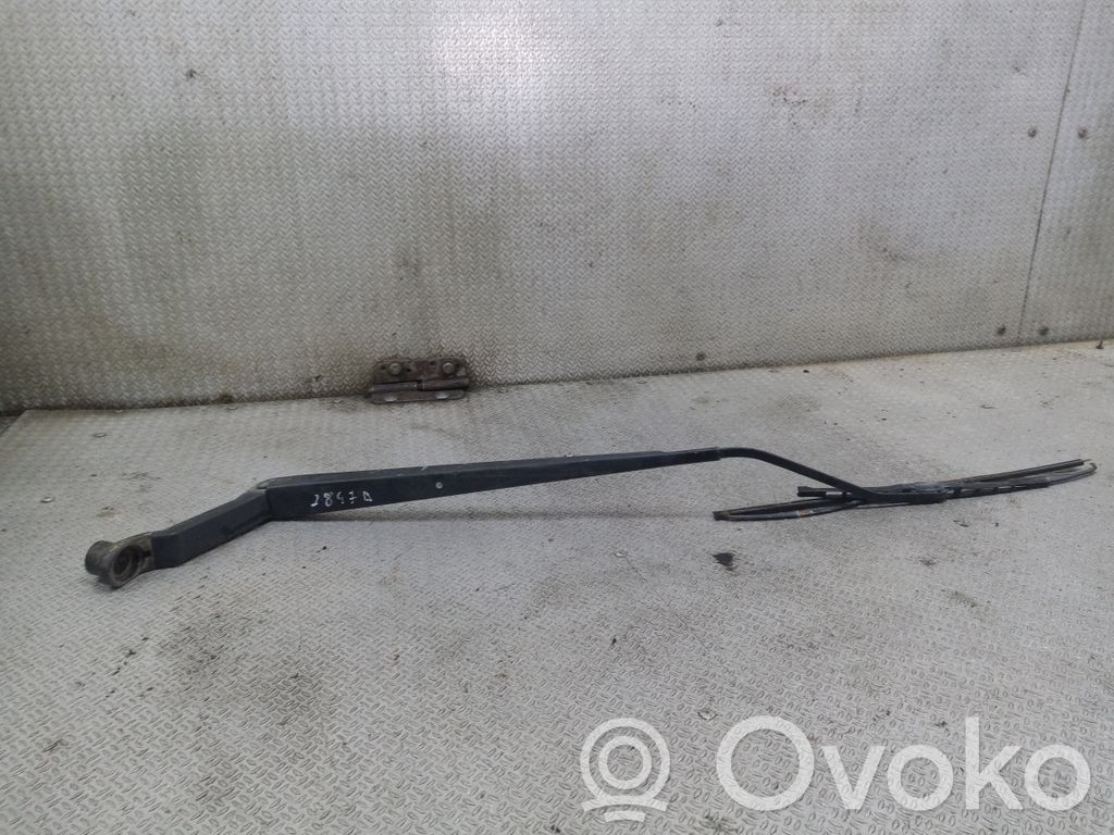 Windshield/front glass wiper blade