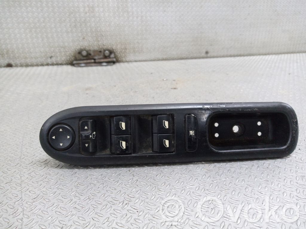 Peugeot 407 Electric window control switch 