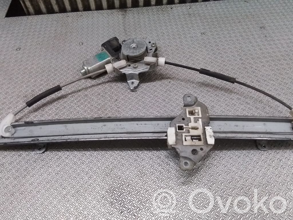 Nissan X-Trail T30 Macara ușă față cu motor 