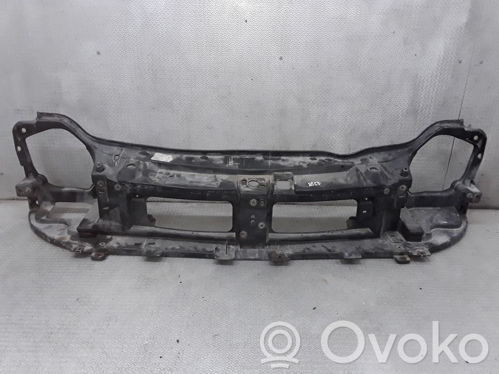 Opel Vivaro Pas przedni 