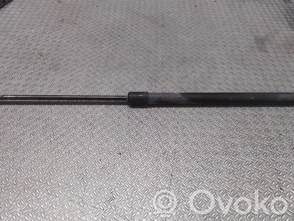 Amortyzator klapy tylnej bagażnika   90450AX610