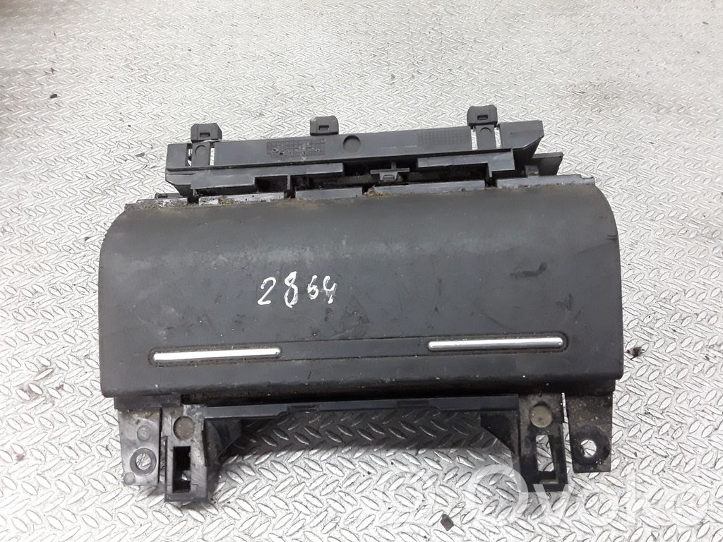 Cenicero (delantero)   8E0857951F