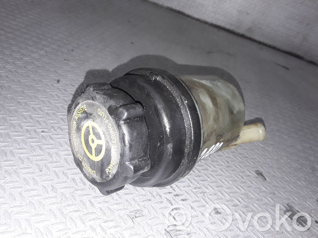 Ohjaustehostimen nestesäiliö   6C913R700CB
