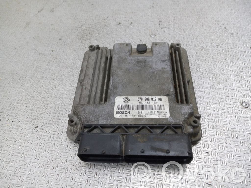 Unidad de control/módulo del motor   070906016AA,0281011481