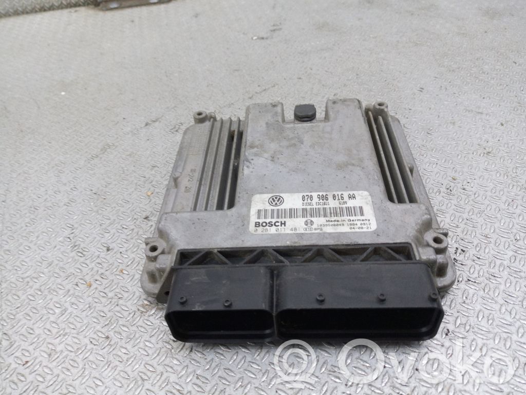 Unidad de control/módulo del motor   070906016AA,0281011481