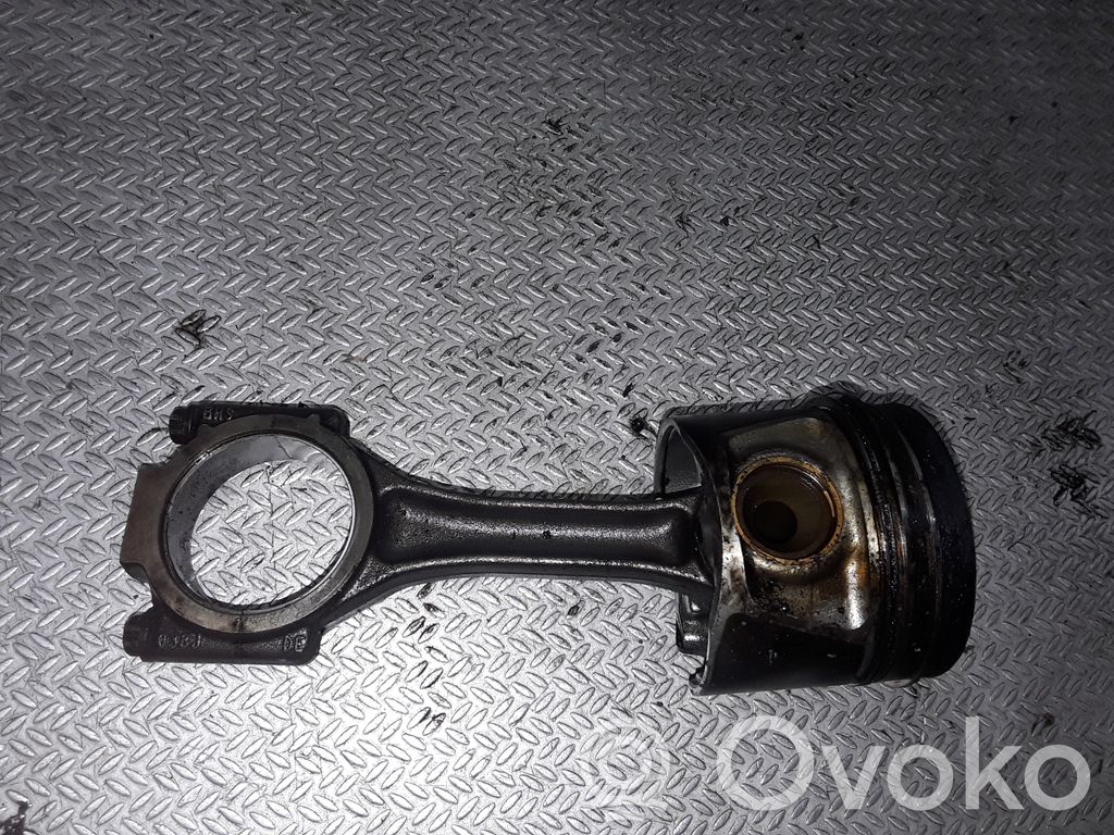 Volkswagen Touran I Tłok z korbowodem 