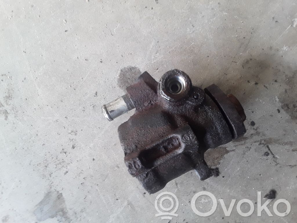 Volkswagen Polo IV 9N3 Power steering pump 