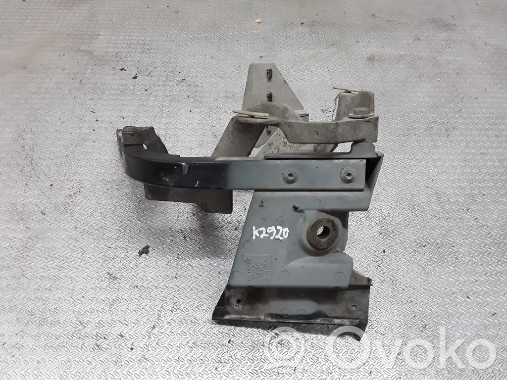 Audi A8 S8 D3 4E Front bumper mounting bracket 