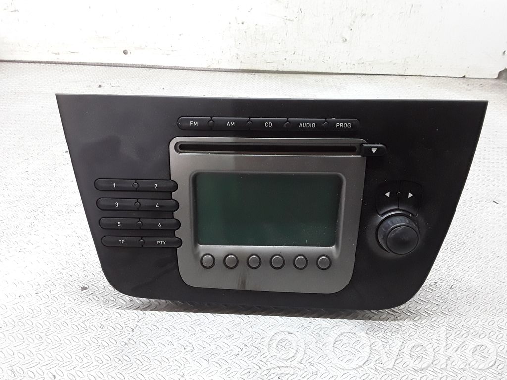 Radio/CD/DVD/GPS head unit