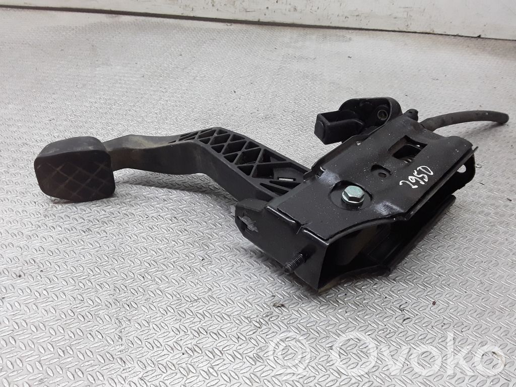 Clutch pedal   8Z1721059D