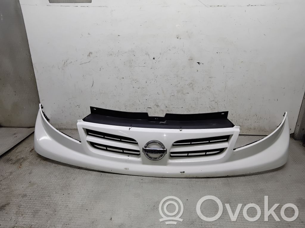 Nissan Primastar Etupuskurin ylempi jäähdytinsäleikkö 