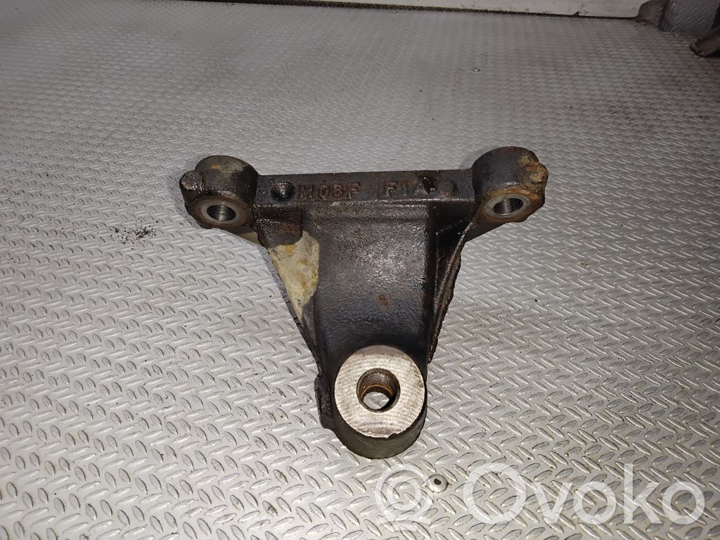 Nissan Primastar Engine mounting bracket 